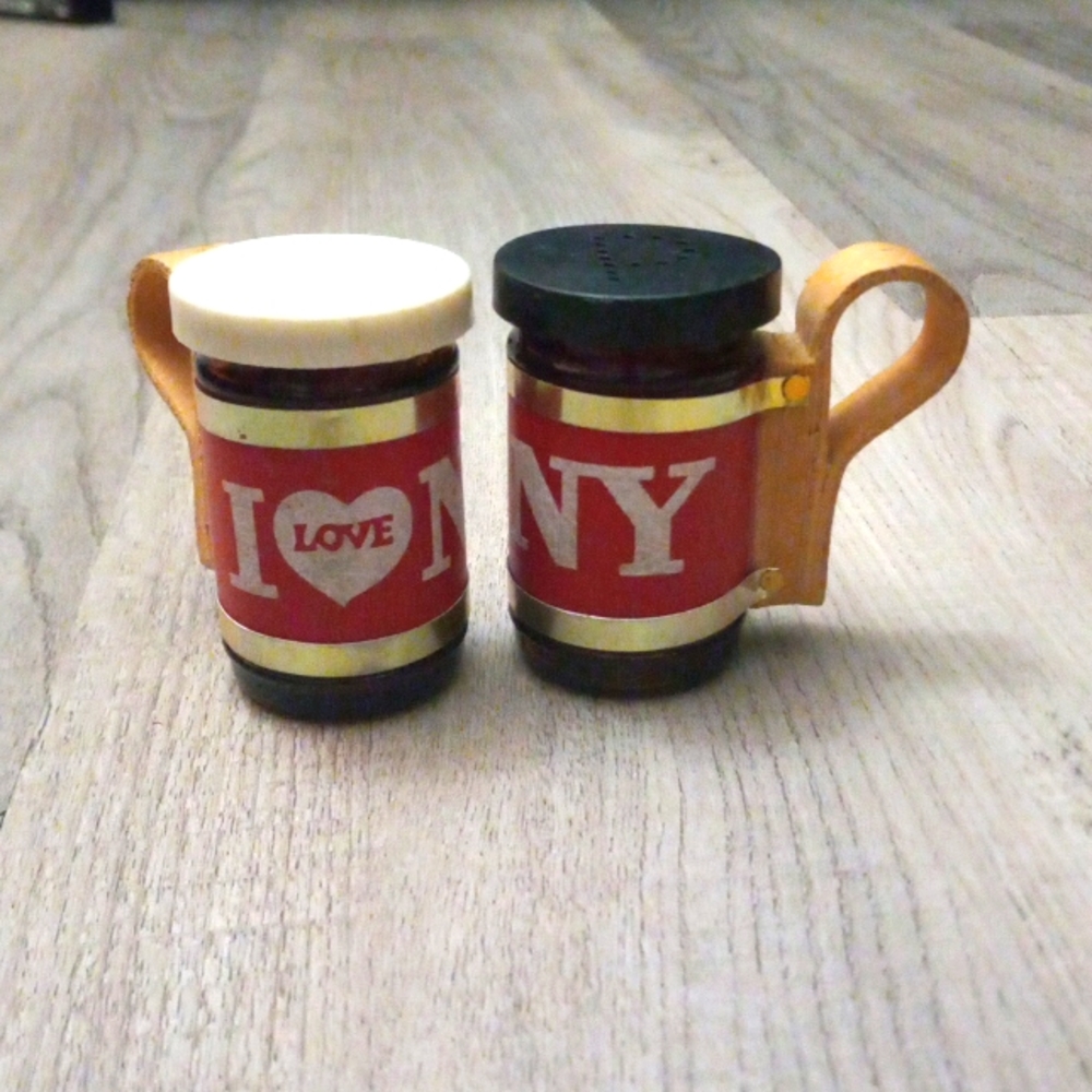 QUICK SALE VINTAGE BEER MUG I LOVE NY SALT AND PEPPER SHAKERS